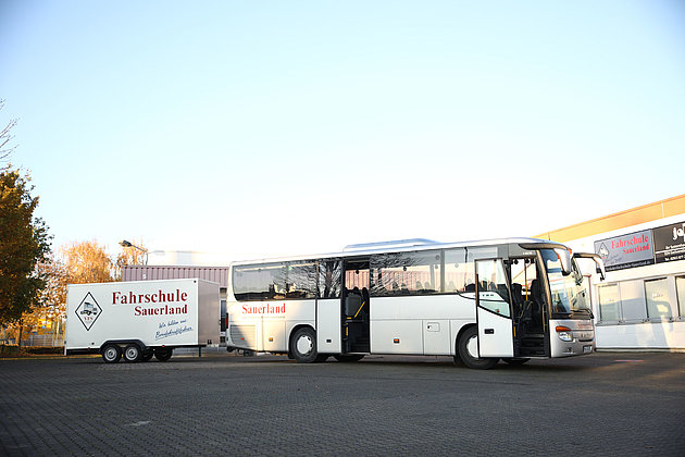 Verkehrfachschule Sauerland Bus mit Anhänger